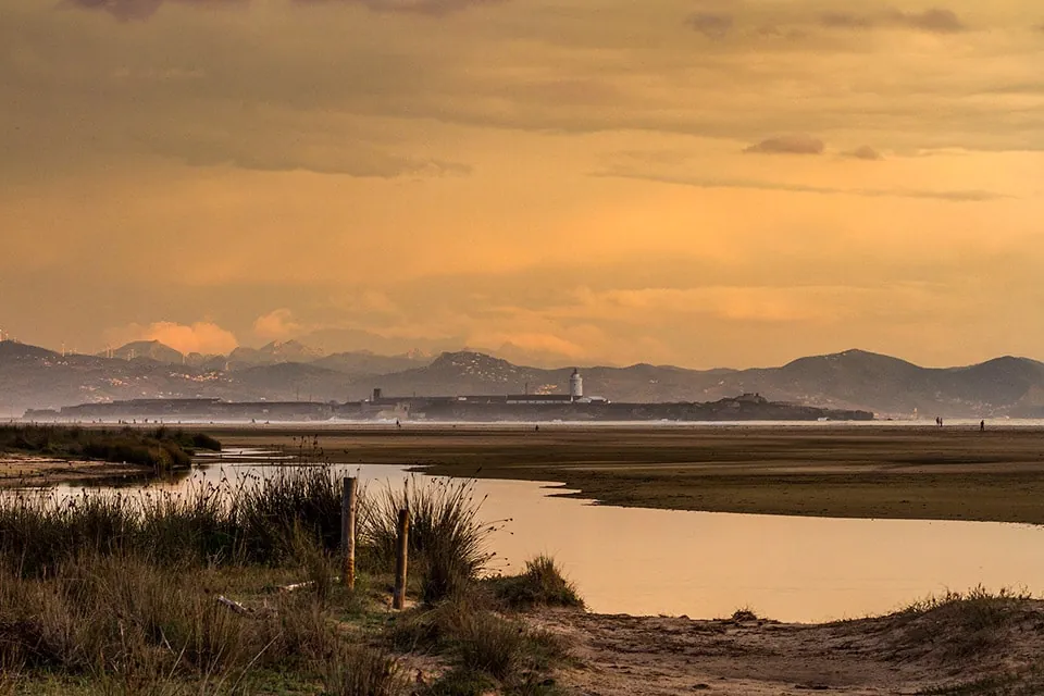 Lighthouse of Tarifa and Morocco, from Los Lances beach. Picture by Yeray Seminario / Birding The Strait.