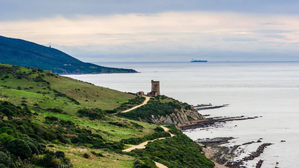 Guadalmesí and El Fraile tower, Tarifa. Photographed by Yeray Seminario / Birding The Street